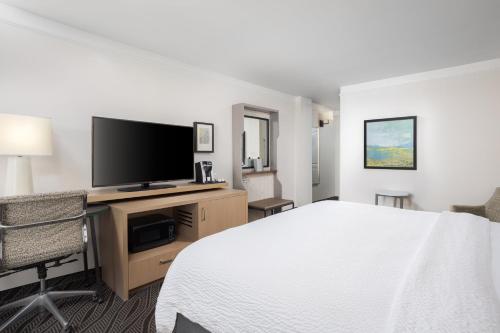 a hotel room with a bed and a flat screen tv at Holiday Inn Resort Oceanfront at Surfside Beach by IHG in Myrtle Beach