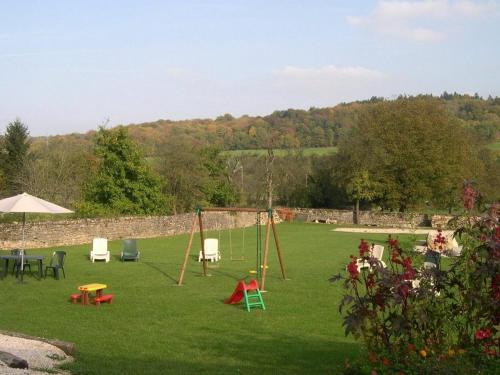 Φωτογραφία από το άλμπουμ του Maison avec Piscine Privée Chauffée, Cheminée et Activités à Goncourt - FR-1-611-106 σε Goncourt