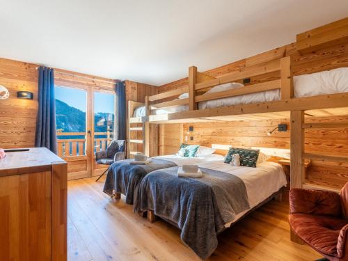Katil atau katil-katil dalam bilik di Chalet 5 étoiles avec sauna et bain nordique, proche des pistes, pour 12 personnes - FR-1-467-127