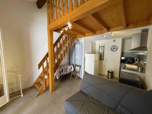 Pavillon climatisé avec mezzanine, 4 couchages, proche plage et commerces, parking privé, St-Cyprien - FR-1-106-105