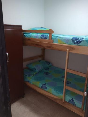 Palanda nebo palandy na pokoji v ubytování Hotel Bethesda 316 a 822 a 1980