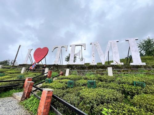 Jardín al aire libre en Hotel LasaKusa Temi residency
