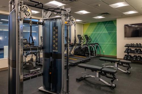 Gimnasio o instalaciones de fitness de Holiday Inn Hotel & Suites St.Catharines-Niagara by IHG