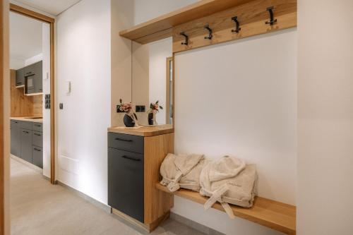 a bathroom with a vanity and a sink in a room at Ortsried-Hof in Laces
