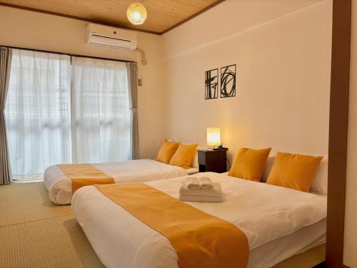 Postel nebo postele na pokoji v ubytování Neighbor's Hotel 広島駅北口