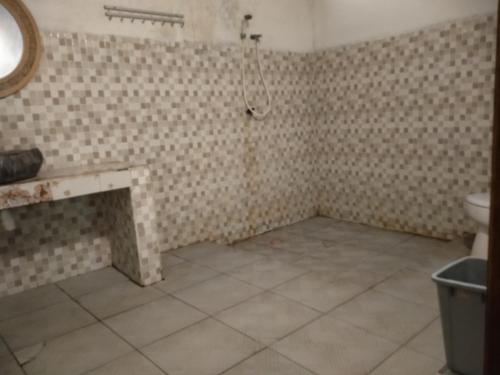 a bathroom with a sink and a toilet at Dua Nina 2 Guesthouse in Gili Trawangan