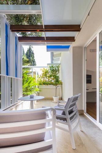 Balkón nebo terasa v ubytování Calapetra Resort