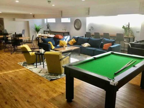Χώρος καθιστικού στο BeeStay - Cosy 1 bed flat in the heart of Cheadle Hulme