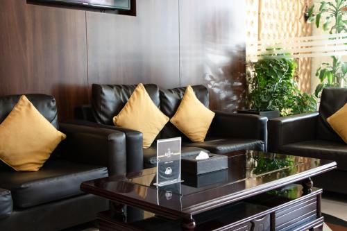 Posezení v ubytování Fortune Karama Hotel