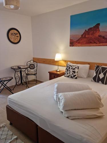 Ένα ή περισσότερα κρεβάτια σε δωμάτιο στο Elifaz Desert Experience Holiday