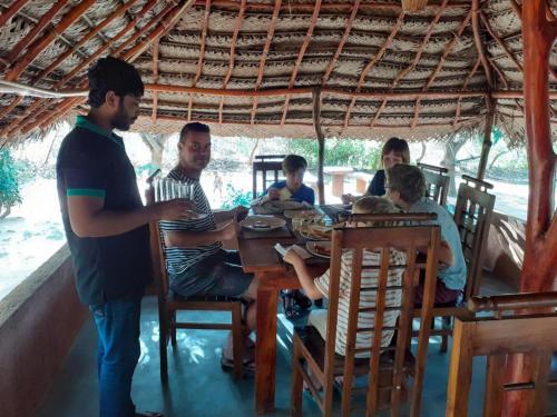 Tetamu yang menginap di Yala Eco Tree House New