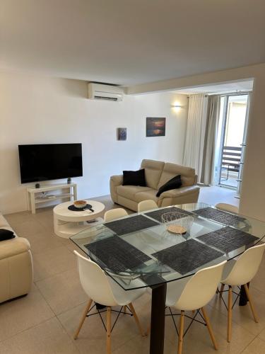 Cruise Ship Bridge View Apartment Luka