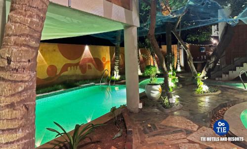 Bazén v ubytování Eden Beach Resort - TIE Hotels & Resorts nebo v jeho okolí