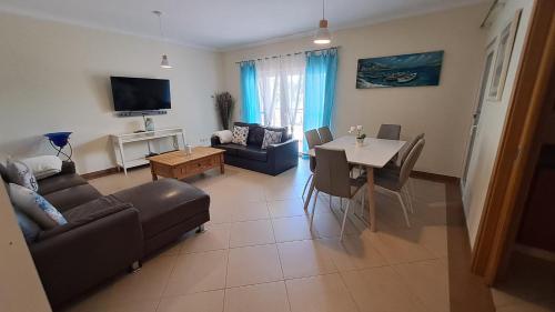 Opomar 2 bed 3 bath Ground Floor Apartment with Communal Pool