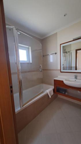 Opomar 2 bed 3 bath Ground Floor Apartment with Communal Pool