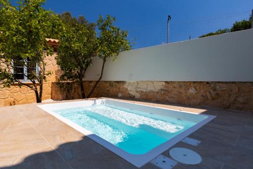 Πισίνα στο ή κοντά στο Leonti Maison