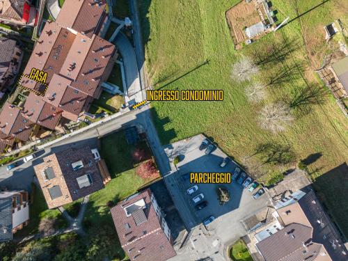 an overhead view of a house in a suburb at Green Valley in Clusone