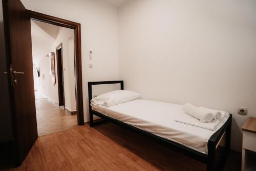 Ένα ή περισσότερα κρεβάτια σε δωμάτιο στο TORO Riverside apartments