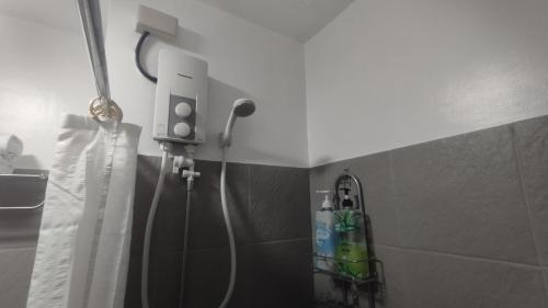 Koupelna v ubytování Cozy Studio Condo at Mesatierra Garden Residences