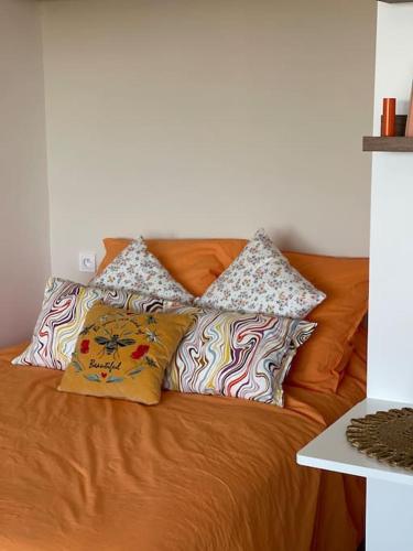 Ein Bett oder Betten in einem Zimmer der Unterkunft Luxueux Studio Neuf-Balcon-6min Gare-15min Paris