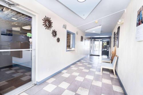Dapur atau dapur kecil di Days Inn by Wyndham Dayton Huber Heights Northeast