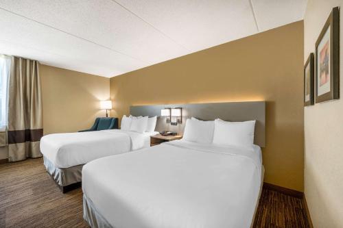 Кровать или кровати в номере Comfort Inn & Suites East Hartford - Hartford