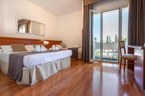 Postel nebo postele na pokoji v ubytování Garden Hotel