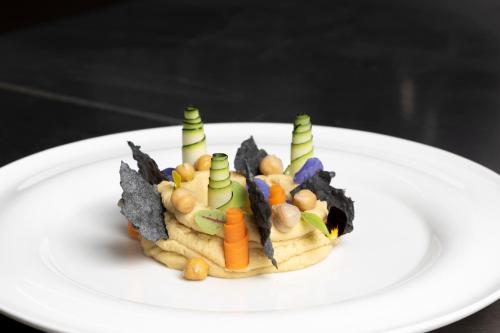 ホテルの敷地内または近くでの食事または食べ物