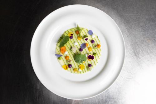 ホテルの敷地内または近くでの食事または食べ物