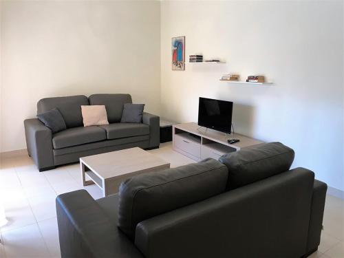 Terry - 2 Bed 2 Bath Ground Floor Apartment with Direct Access to the Communal Pool
