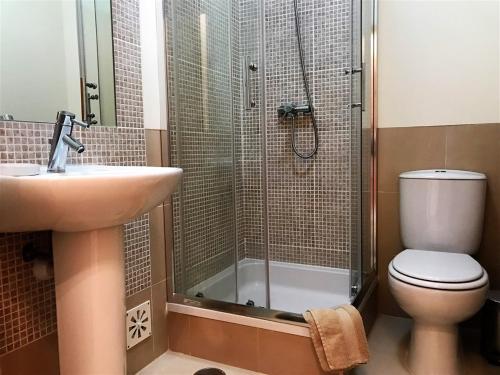 Terry - 2 Bed 2 Bath Ground Floor Apartment with Direct Access to the Communal Pool