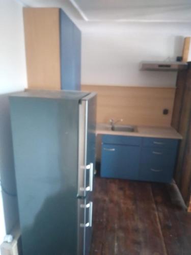 a kitchen with a blue refrigerator and a sink at Castillo 1 in Ensheim