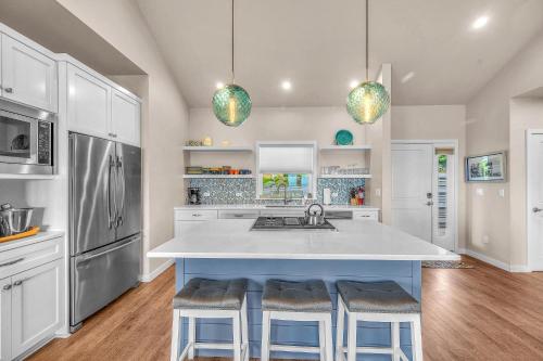 Η κουζίνα ή μικρή κουζίνα στο Eagle Townhome
