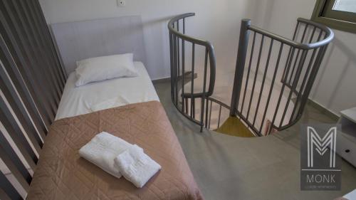 Ένα ή περισσότερα κρεβάτια σε δωμάτιο στο Monk Luxury Apartments