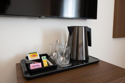 Utensilios para hacer té y café en Hotel El Toro Tanger