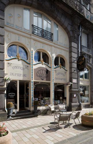 a building with a bench in front of it at Le Boudoir Monsieur Aurélien - Suite Hôtelière in Le Mont-Dore
