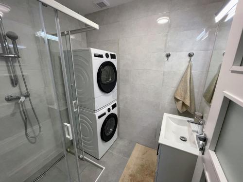 Koupelna v ubytování Moderný apartmán NAVIA Rajecké Teplice obklopený nádhernou prírodou a wellness