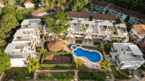 an aerial view of a large house with a swimming pool at Sunny Tropical Condo And Rooftop Terrace in Coco