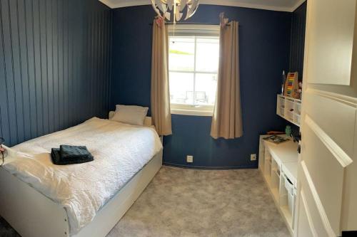 Katil atau katil-katil dalam bilik di Large villa with a lovely garden, perfect for families!