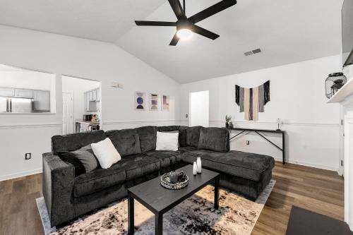 Φωτογραφία από το άλμπουμ του Charming 3BR 2BA Retreat, Cozy σε Decatur