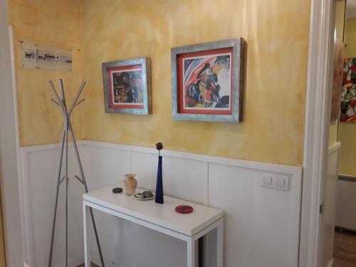 a room with a table with a vase on it at Apartamento residencial en Candás in Candás