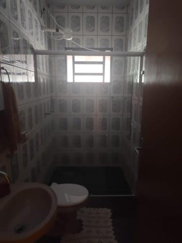 Koupelna v ubytování Casa com pisina infantil em Brotas