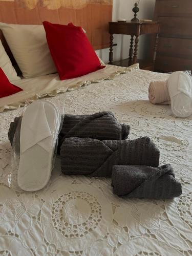 a bed with a pile of towels on it at A CASA DI GIANCARLA in Bologna