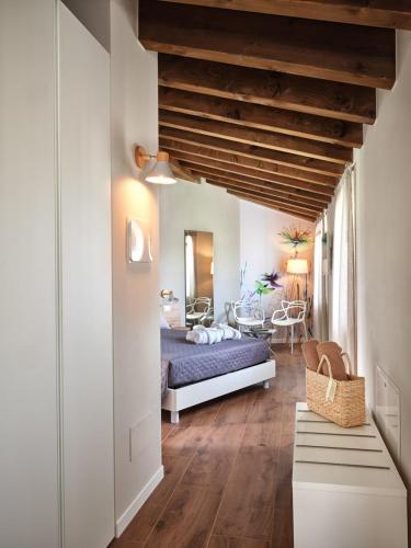 a bedroom with a bed and a table in a room at Agriturismo Corte Cea in Colognola ai Colli