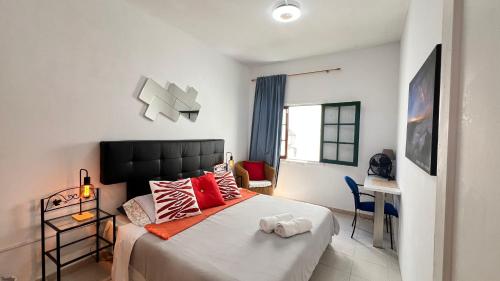 TV a/nebo společenská místnost v ubytování Alquiler de Habitación privada con las areas de sala, cocina y baño que se comparten cerca al Mar!