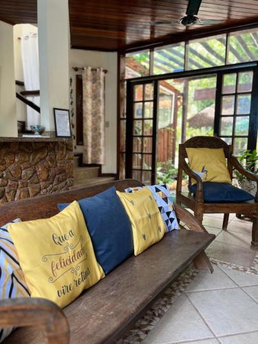 a couch with a blanket on it in a room at Pousada Sanhaço in Abraão