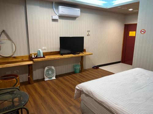 a hospital room with a bed and a television at 微楓民宿 可加購晚餐酸白菜火鍋 in Renai