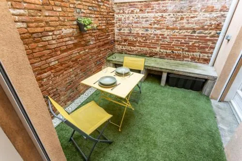 Centre ville au calme-Terrasse-parking- photo 1
