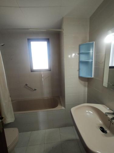 Apartamento 1ª linea de playa con piscina en edificio Albatros II