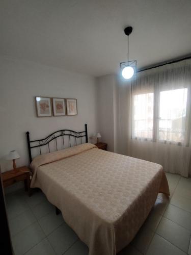 Apartamento 1ª linea de playa con piscina en edificio Albatros II